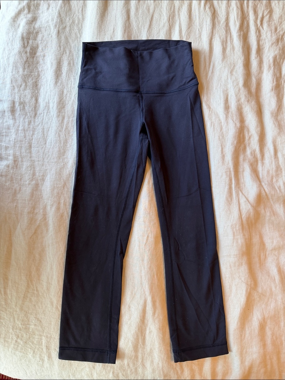 Lululemon Navy Cropped Legging | Size 6